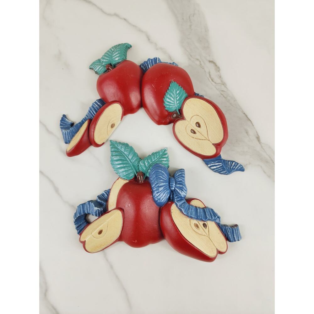 Home Interiors Red Apple Plaque Wall Decor Hanging 1998 Hard Plastic 8 3/4"  x2